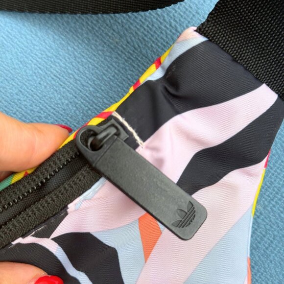 Adidas Tropical Leaf Pattern Waist Bag / Fanny Pack / Crossbody - New - Picture 5 of 8